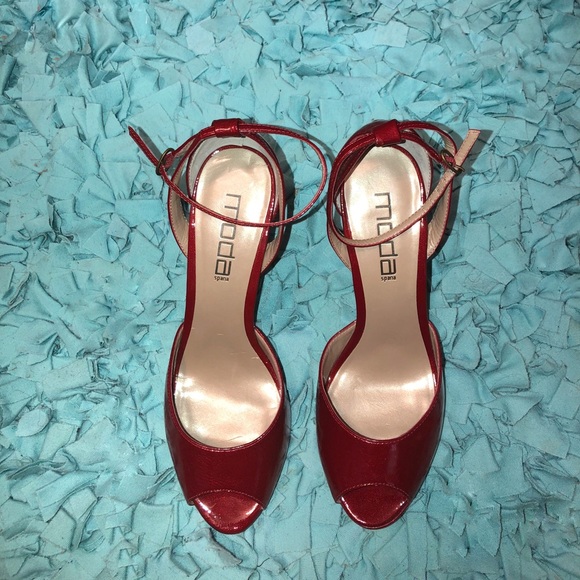 Moda Red Pump - Picture 1 of 2